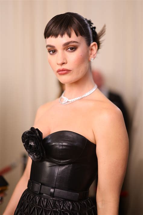 lily james Versace hair